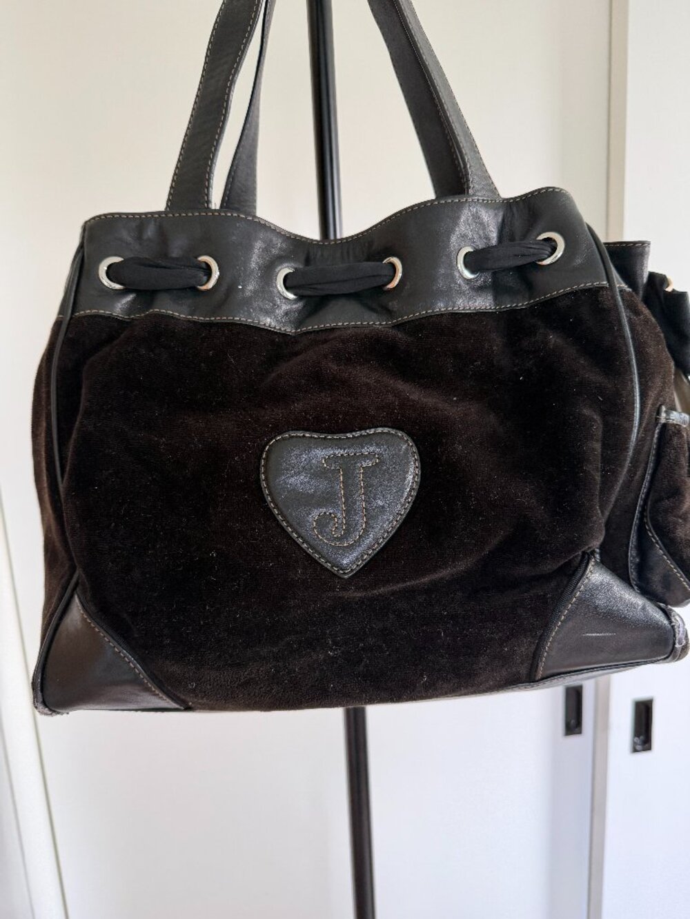 Juicy Couture Daydreamer Black Velour Shoulder Bag - Picture 3 of 16